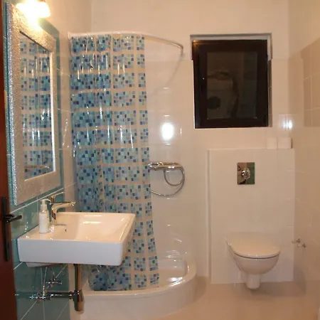 Comfortable Between Split And Trogir Daire Kastela