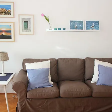 Comfortable Between Split And Trogir Daire Kastela