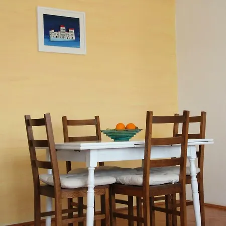 Comfortable Between Split And Trogir Daire Kastela